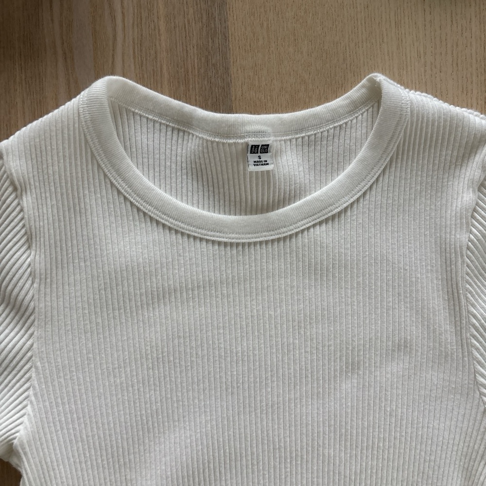 Uniqlo Cream Ribbed Knit Tee